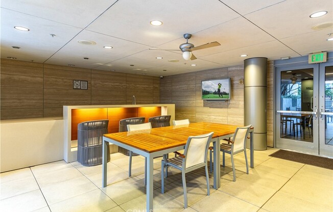 Studio, 1 bath, 760 sqft, $2,700, Unit 1011