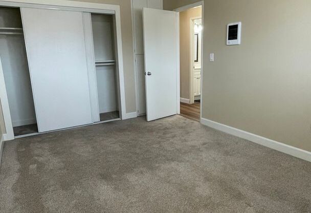 2 beds, 1 bath, $2,195, Unit 18