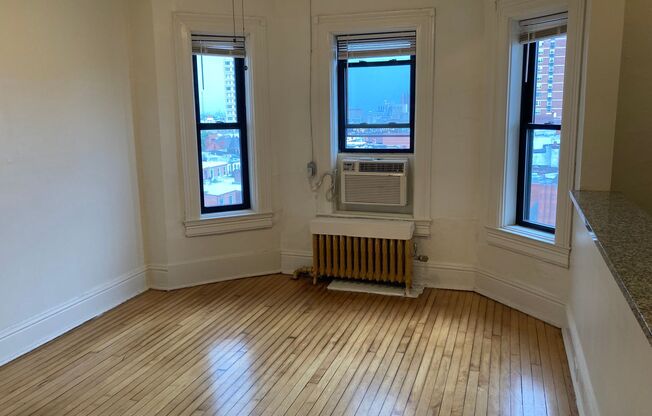 1 bed, 1 bath, 600 sqft, $1,299, Unit 1301-84