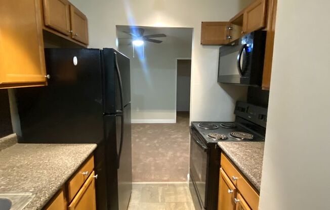 1 bed, 1 bath, 734 sqft, $1,420, Unit J10