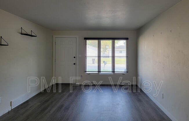 2 beds, 1 bath, 900 sqft, $1,425