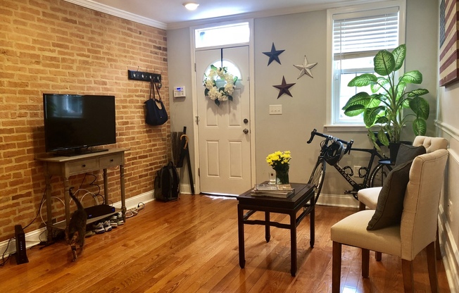 Charming 2 Bedroom in Upper Fells Point ~ Two Blocks from Fells Waterfront!