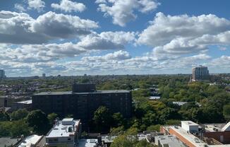 2150 N Lincoln Park W