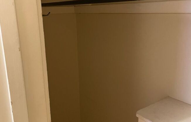 1 bed, 1 bath, 600 sqft, $969, Unit 215