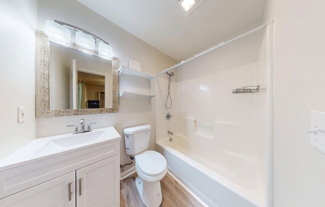 Spacious Auburn Duplex in Prime Location
