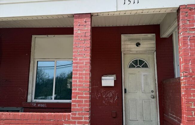 3 Bed 1 Bath in Pittsburgh!