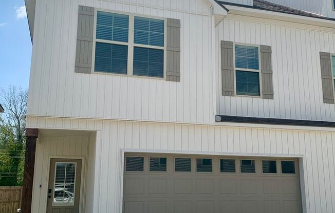 3BD/2.5BA Townhome in Cottages at University Villas - Available late January