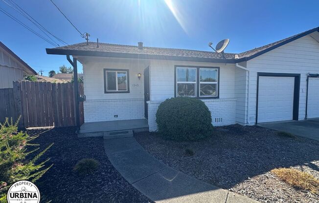 Great Single Level Duplex in Santa Rosa