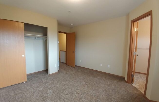 2 beds, 2.5 baths, 1,058 sqft, $1,829, Unit 26