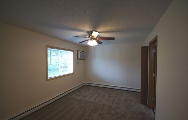 2 beds, 2 baths, 915 sqft, $1,695, Unit 204