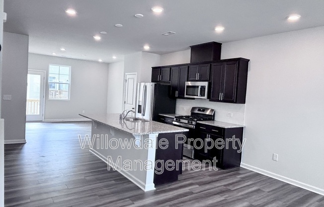 4010 SILVER OAK LN