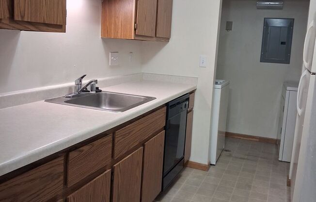1 bed, 1 bath, 750 sqft, $1,350, Unit 8125-8125J