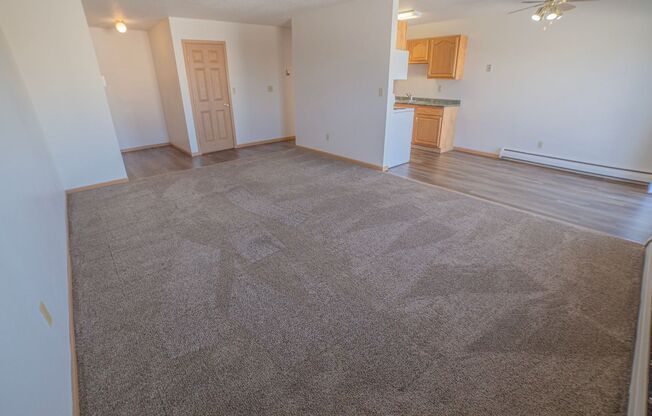 2 beds, 1 bath, 936 sqft, $850, Unit 2521-201