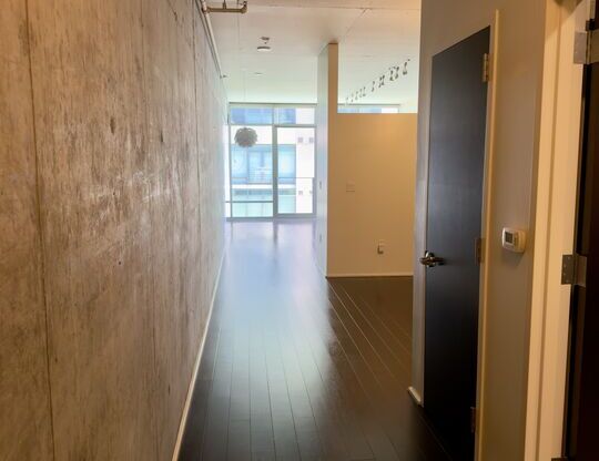 1 bed, 1 bath, 860 sqft, $2,695, Unit 907