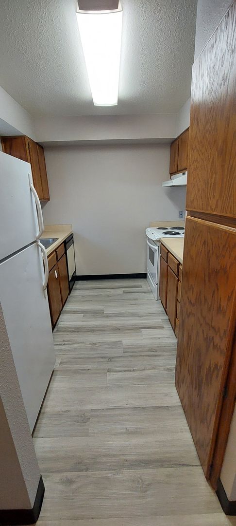 2 beds, 1 bath, $1,700, Unit 2