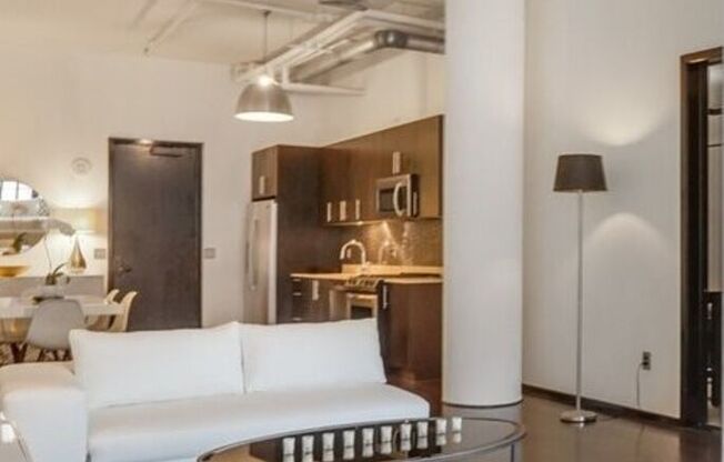 1 bed, 1 bath, 1,000 sqft, $5,000, Unit 905
