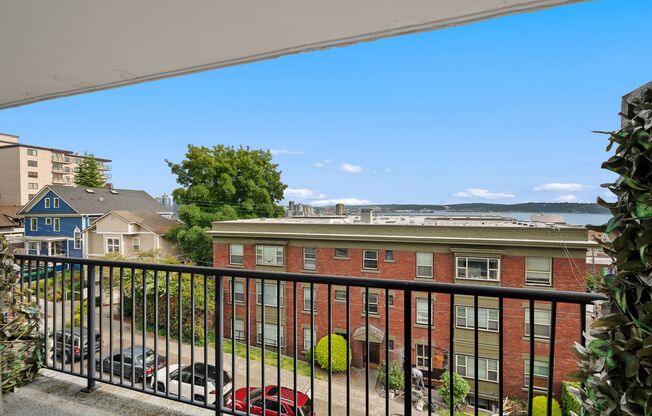 Studio, 1 bath, 355 sqft, $1,325, Unit 405