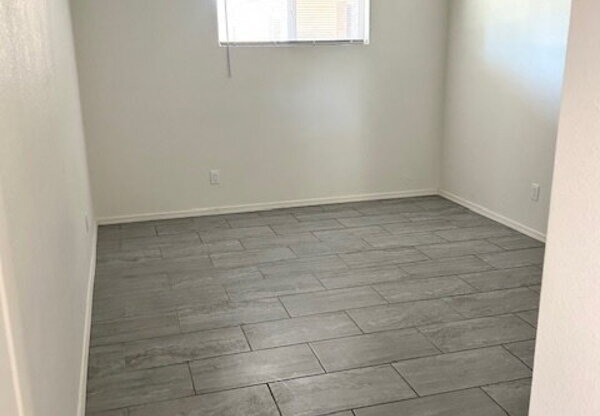3701 N 9 PL