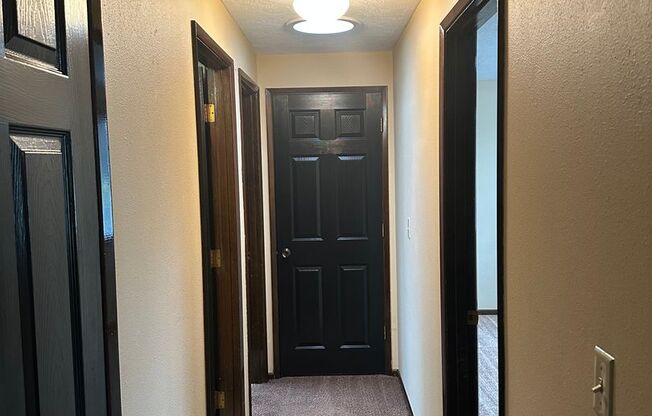 2 beds, 1 bath, $1,695