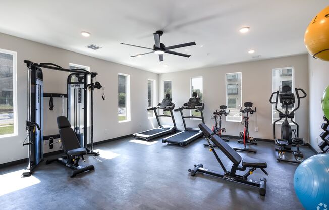 1 bed, 1 bath, 601 sqft, $1,450, Unit 1737-112