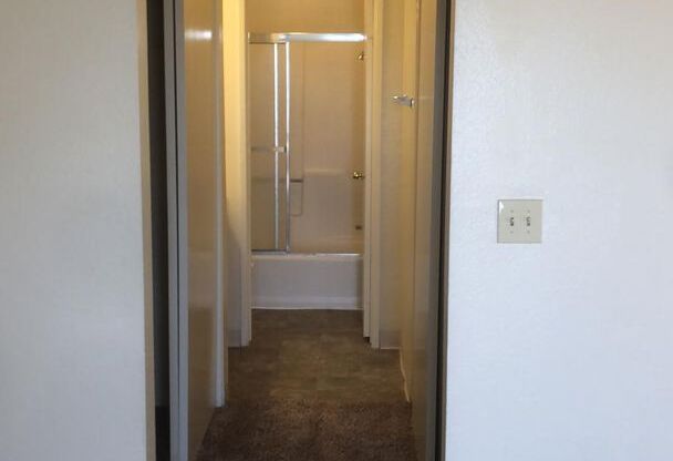 1 bed, 1 bath, 600 sqft, $1,900