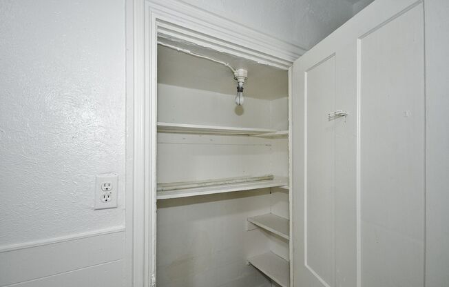 2 beds, 1 bath, $1,000, Unit 1