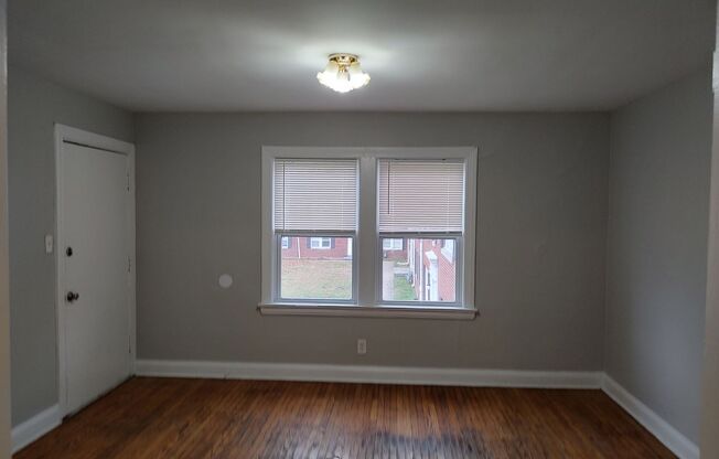 2 beds, 1 bath, $1,100, Unit 615-6