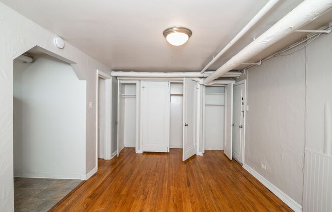 Studio, 1 bath, $1,000, Unit 20