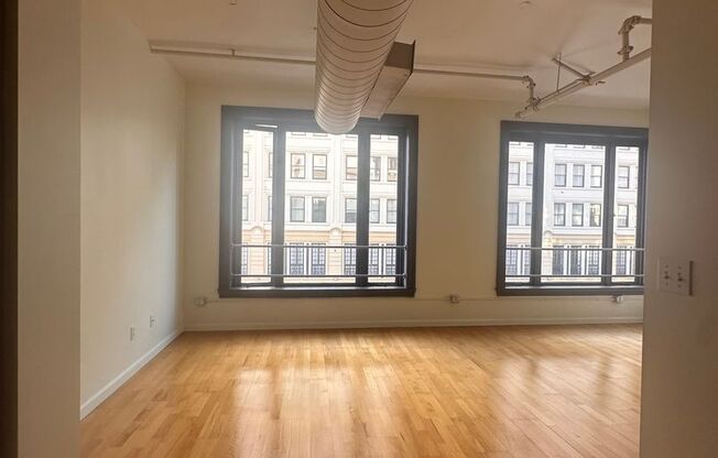 1 bed, 1 bath, 631 sqft, $2,350, Unit 1023-302