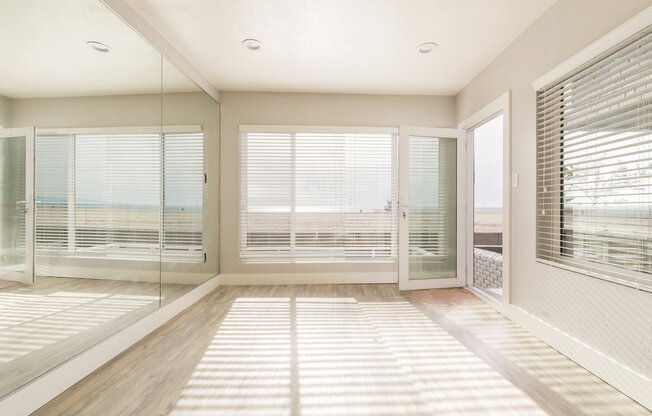 1836 THE STRAND, HERMOSA