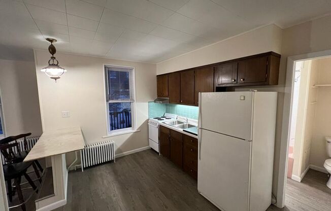 1 bed, 1 bath, 475 sqft, $785, Unit 2 R