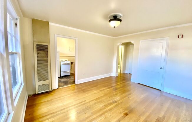 Studio, 1 bath, 320 sqft, $1,295, Unit 109