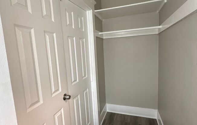 Studio, 1 bath, 332 sqft, $1,355, Unit 06