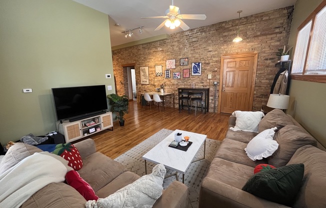 1363 N Bosworth Ave 10
