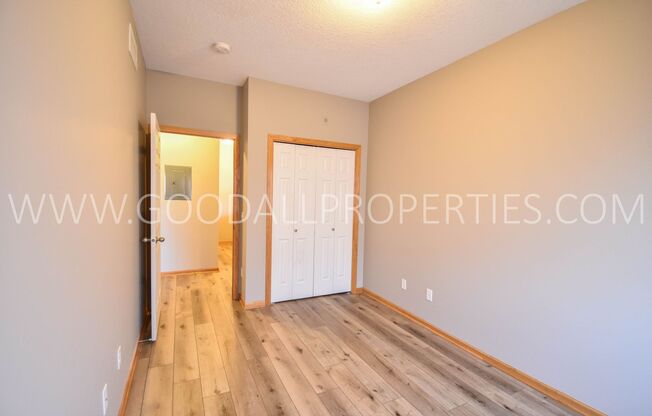 3 beds, 2 baths, $1,295