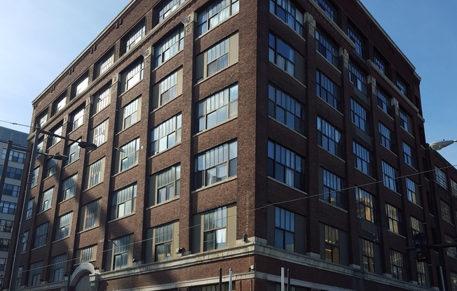 3 beds, 2 baths, 1,900 sqft, $2,795, Unit 511