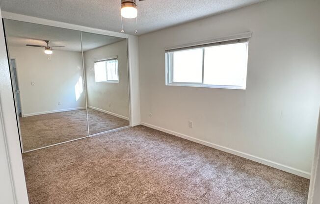 North Park Upstairs 1 bedroom Ready to Move In! Pets OK!