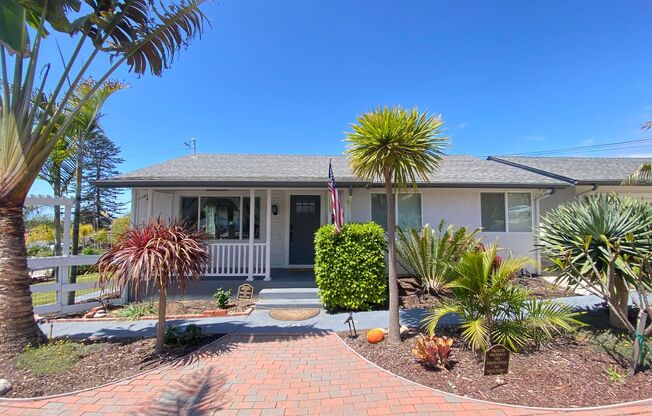 Unique 4 Bedroom 2 bath Guest Home in Oceanside