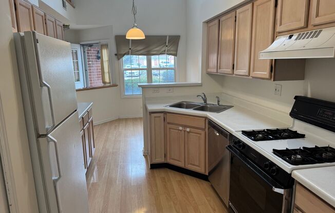 Popular, Turnberry Manor 2BR, 2.5BA, 2-STORY, 1CGAR
