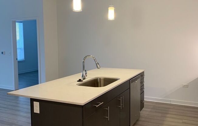 2 beds, 2 baths, 1,133 sqft, $2,985, Unit 516