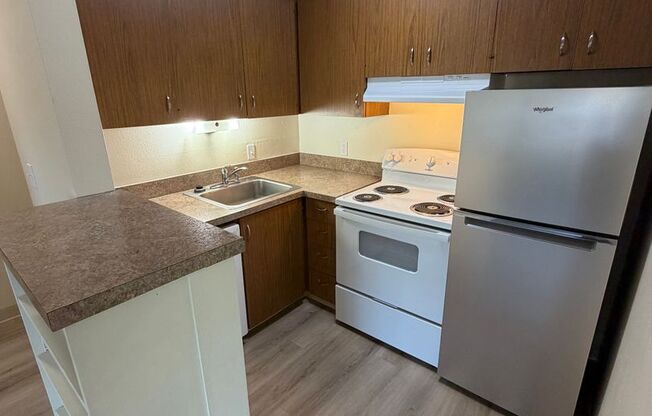 2 beds, 1 bath, $1,350, Unit 24
