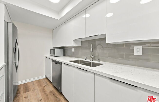 1 bed, 1.5 baths, 1,139 sqft, $3,600, Unit 407