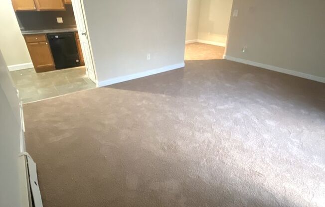 1 bed, 1 bath, 734 sqft, $1,420, Unit J10