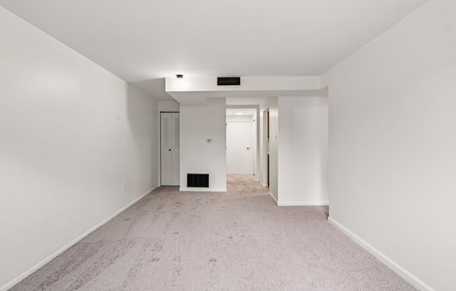 1 bed, 1 bath, 700 sqft, $799, Unit #107