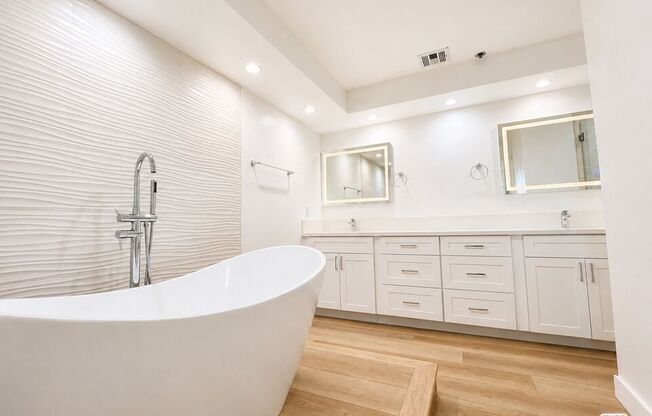 3 beds, 3.5 baths, 3,446 sqft, $11,000, Unit 1702