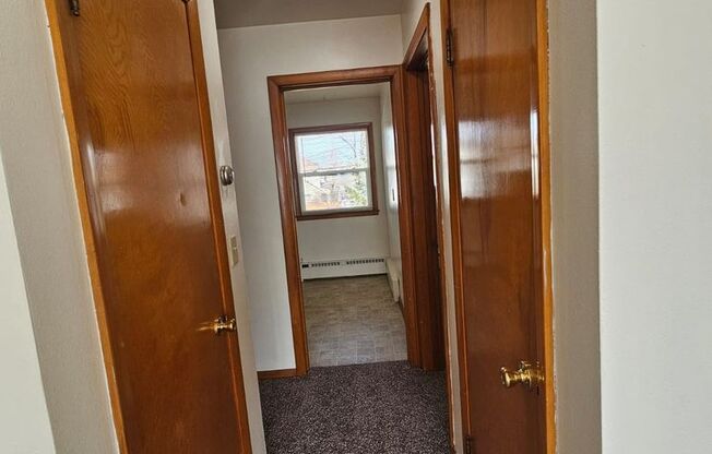 2 beds, 1 bath, $1,000