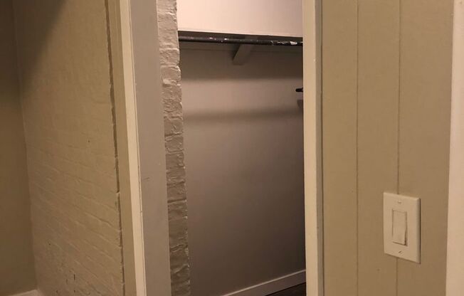 1 bed, 1 bath, $850, Unit 4