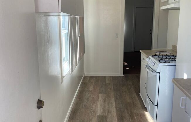 2 beds, 1 bath, $2,400