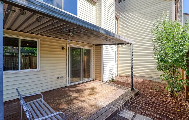 UTILITIES INCLUDED: Beautiful 3-Bedroom Townhome in Cross Creek Village