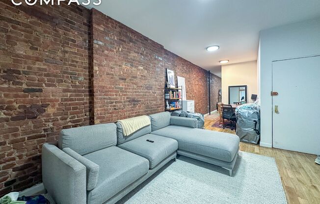 215 E 5 ST